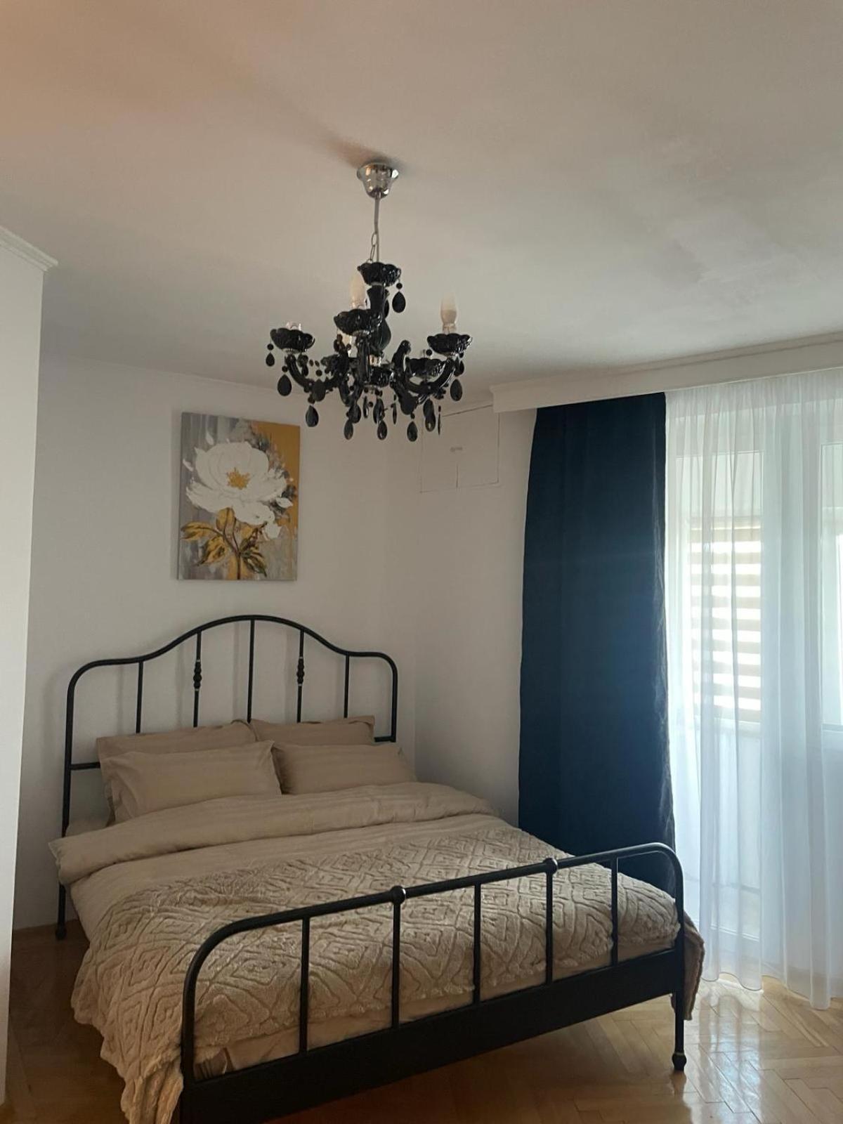 Emm Apartament - 100M Parc Si Metrou Tinererului บูคาเรสต์ ภายนอก รูปภาพ