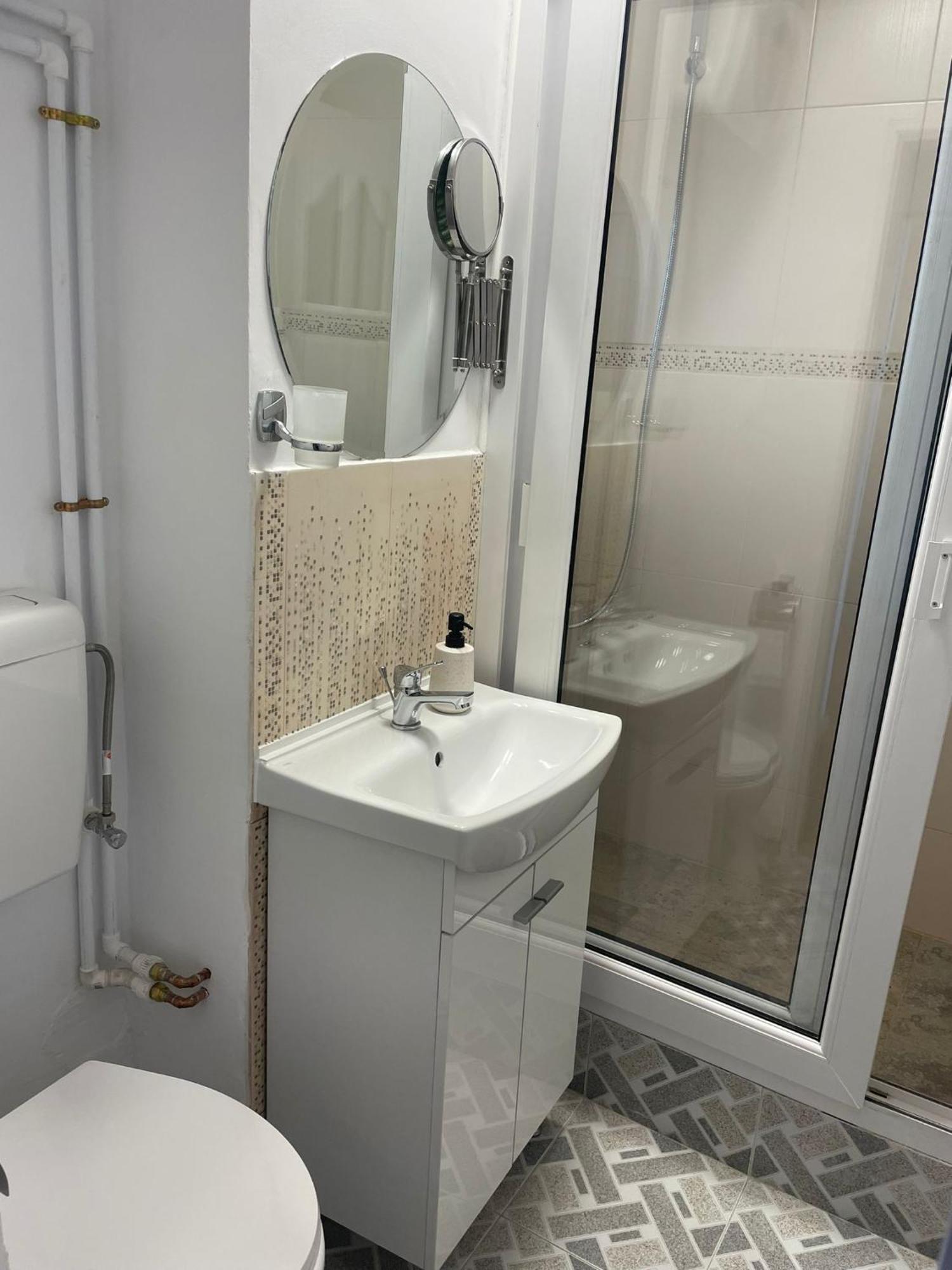 Emm Apartament - 100M Parc Si Metrou Tinererului บูคาเรสต์ ภายนอก รูปภาพ